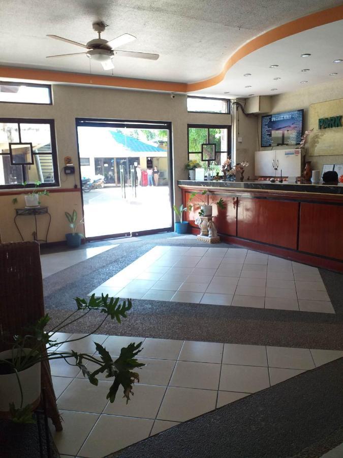 Mactan Airport Hilltop Hotel Lapu-Lapu City Esterno foto