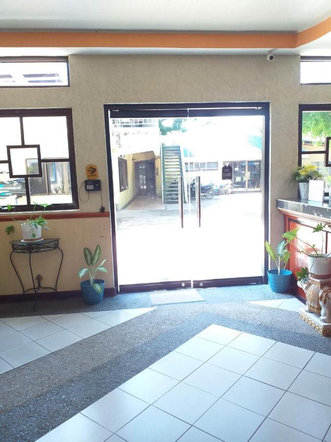 Mactan Airport Hilltop Hotel Lapu-Lapu City Esterno foto